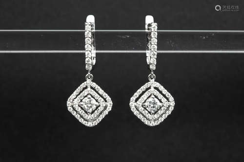 pair of earrings in white gold (18 carat) with ca 0,60 carat of very high quality brilliant cut diamonds