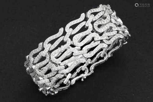 superb bracelet in white gold (18 carat) with ca 7 carat of brilliant cut diamonds