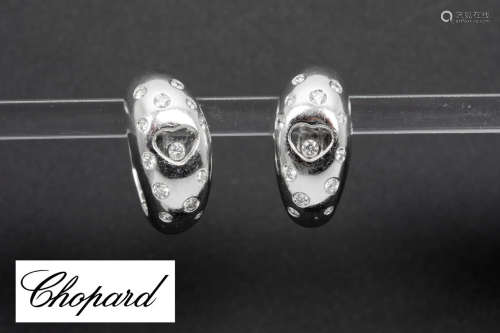 ”Chopard Happy Diamonds” pair of earrings in white gold (18 carat) with ca 0,80 carat of very high quality brilliant cut diamonds – signed