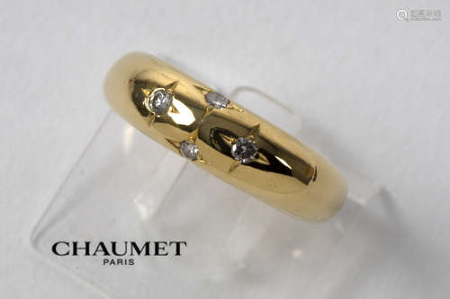 ”Chaumet” ring in yellow gold (18 carat) with ca 0,35 carat of very high quality brilliant cut diamonds – signed