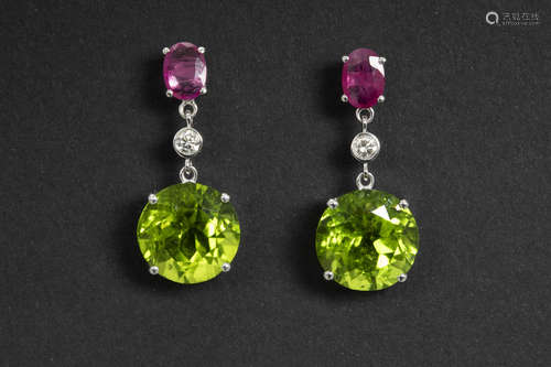 pair of earrings in white gold (18 carat) with at least 15 carat of peridot and 1,20 carat of ruby and ca 0,20 carat of high quality brilliant cut diamonds