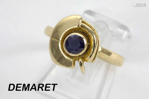 ’Demaret’ ring in yellow gold (18 carat) with a ca 0,45 carat sapphire – marked