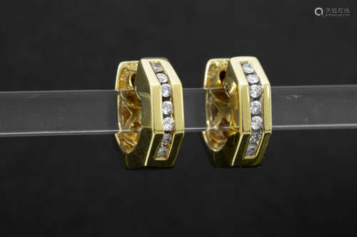 pair of earrings in yellow gold (18 carat) with more then 0,20 carat of high quality brilliant cut diamonds