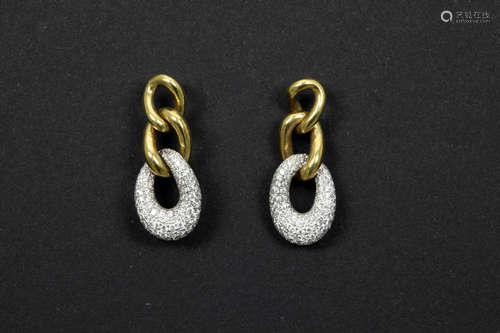 pair of earrings in yellow and white gold (18 carat) with ca 1 carat of very high quality brilliant cut diamonds