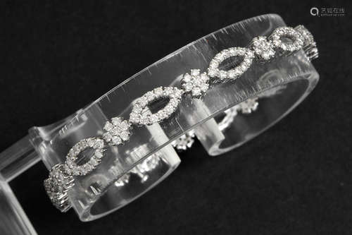 very nice bracelet in white gold (18 carat) with at least 4,80 carat of very high quality brilliant cut diamonds