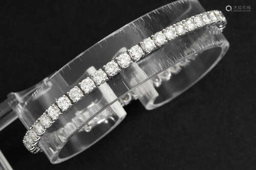 bracelet in white gold (18 carat) with ca 5 carat of high quality brilliant cut diamonds