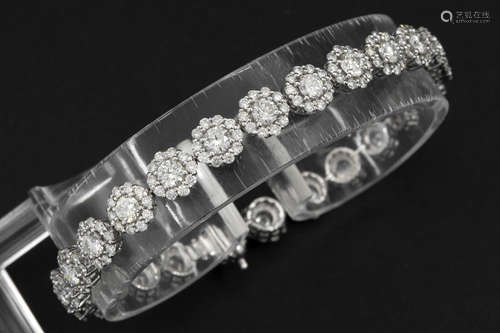 superb bracelet in white gold (18 carat) with more then 8 carat of high quality brilliant cut diamonds