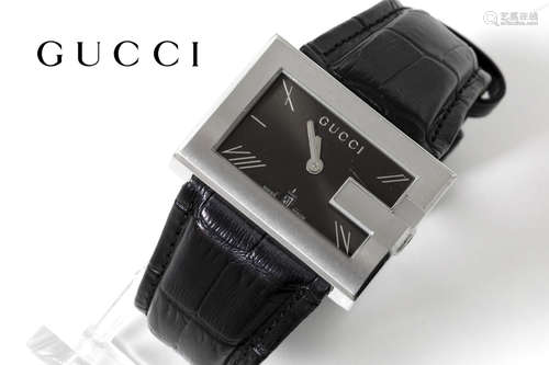 completely original quartz “Gucci Big G” wristwatch in steel with a wristband in leather and one in rubber – marked