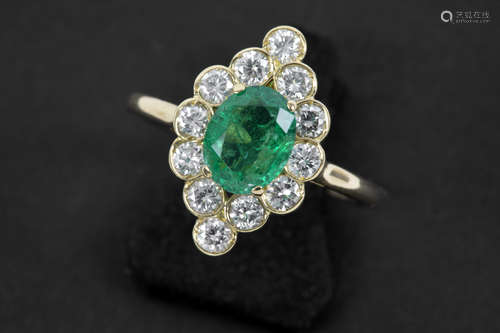 ring in yellow gold (18 carat) with a ca 1,90 carat Colombian emerald and ca 1,10 carat of high quality brilliant cut diamonds