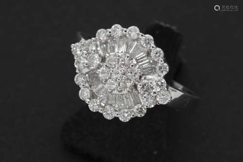 ring in white gold (18 carat) with more then 1,50 carat of very high quality brilliant and baguette cut diamonds