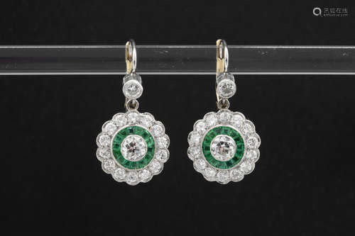 pair of Art Deco-earrings in yellow gold (18 carat) and platinum with ca 0,60 carat of Colombian emerald and ca 2,10 carat of high quality diamonds in the typical 1920’s brilliant cut