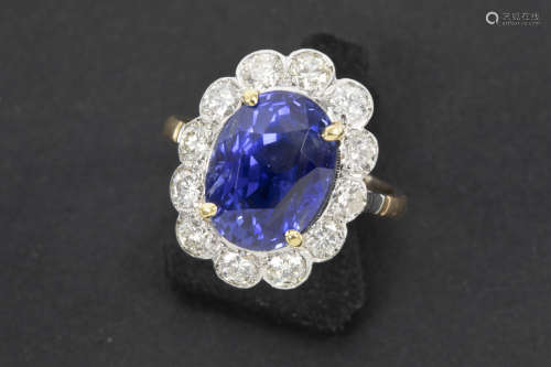 important ring in yellow and white gold (18 carat) with a Siamese 8,42 carat non-treated sapphire with cornflower color, surrounded by ca 1,40 carat of high quality brilliant cut diamonds  –  with “GRS” certificate for the sapphire