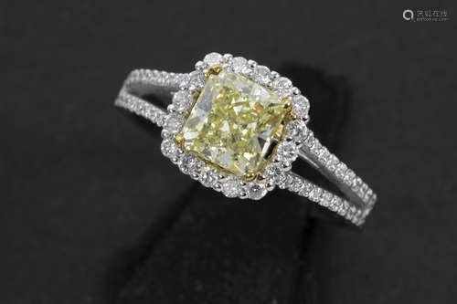 ring in white gold (18 carat) with a 1,29 carat high quality fancy yellow radiant cut diamond, surrounded by ca 0,45 carat of high quality brilliant cut diamonds – with “GIA” certificate