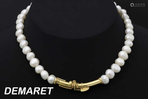 ’Demaret’ necklace with pearls and a typical clasp in yellow gold (18 carat)