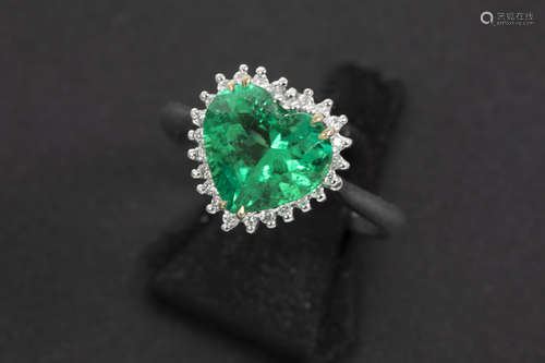 ring in white gold (18 carat) with a heartshape with a ca 2,10 carat Colombian emerald and ca 0,25 carat of very high quality brilliant cut diamonds