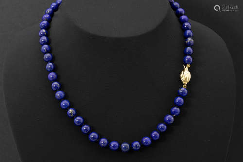 necklace with beads in lapis lazuli and a lock in yellow gold (18 carat)