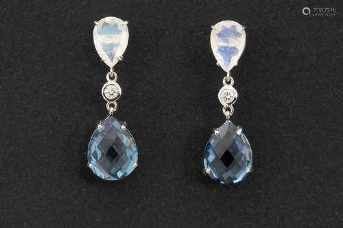 pair of earrings in white gold (18 carat) with ca 6,80 carat of topas, ca 3,40 carat of moonstone and at least 0,20 carat of high quality brilliant cut diamonds