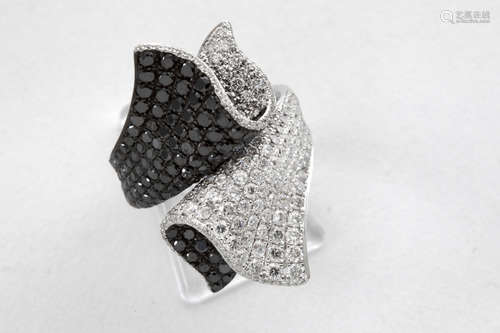 matching modern ring in white gold (18 carat) with ca 3,70 carat of black and white high quality brilliant cut diamonds