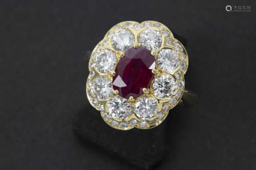classy ring in yellow gold (18 carat) with a Burmese oval 2,25 carat ruby with “vivid color” and ca 2,80 carat of very high quality brilliant cut diamonds – with “CGL” certificate