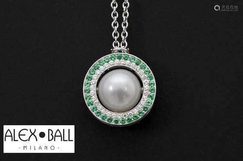 ”Alex Ball” necklace in white gold (18 carat) with a chain and a pendant with a pearl, surrounded by ca 1 carat of emeralds and ca 0,30 carat of very high quality brilliant cut diamonds – marked