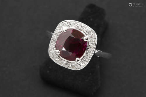 Art Deco-ring in platinum with a ca 1,10 carat Siamese ruby and ca 0,20 carat of high quality old brilliant and eight cut diamonds