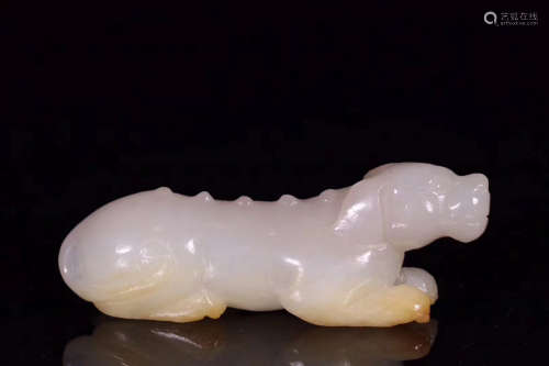 19TH CENTURY, A DOG DESIGN HETIAN JADE HAND PIECE, LATE QING DYNASTY