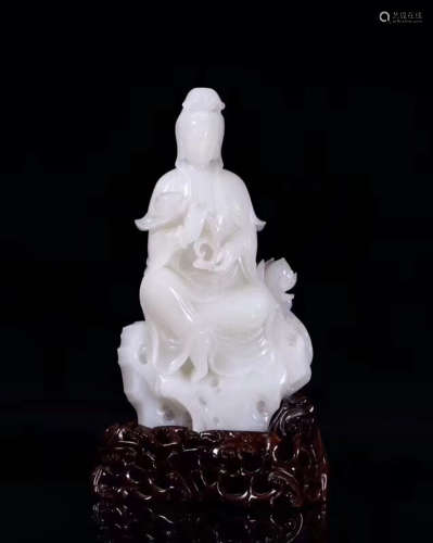 AN OLD TIBETAN GUANYIN DESIGN OLD HETIAN JADE STATUE WITH BASE