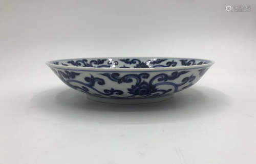 14-16TH CENTURY, A FLORAL PATTERN BLUE&WHITE PLATE, MING DYNASTY
