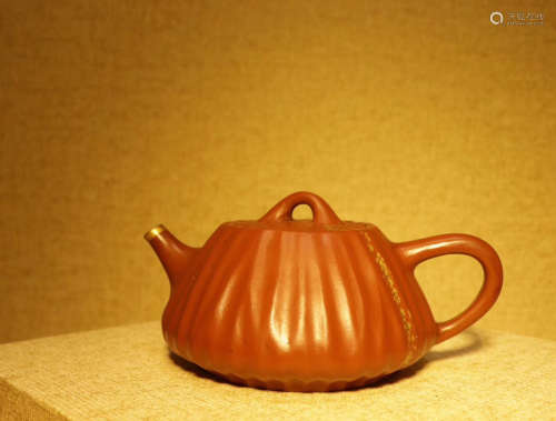 14-16TH CENTURY, A PURPLE CLAY TEAPOT, MING DYNASTY