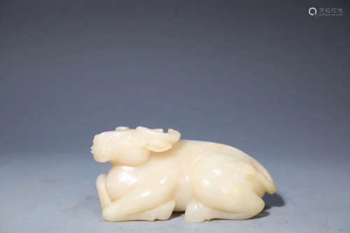 17TH-19TH CENTURY, A CATTLE DESIGN HETIAN JADE ORNAMENT, QING DYNASTY