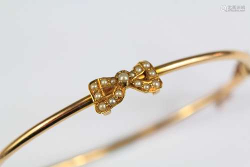 An Edwardian 15ct Yellow Gold Seed Pearl Bangle