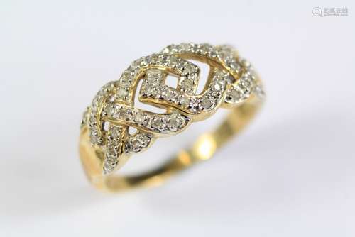 A Ladies 9ct Gold Diamond Cluster Ring