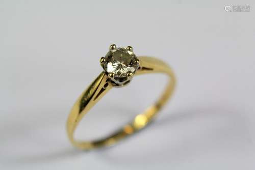 A Ladies 18ct Yellow Gold Diamond Solitaire Ring