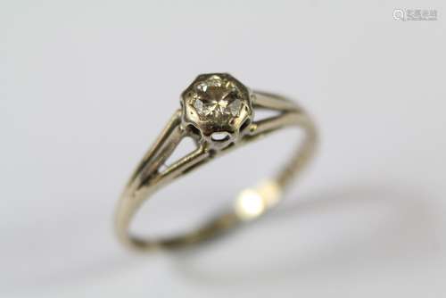 A Ladies 18ct White Gold Solitaire Diamond Ring