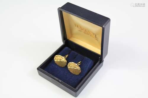 A Pair of Gentleman's 9ct Gold Cufflinks