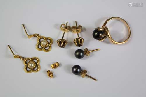 A 9ct Black Pearl Ring and Earring Set, The pearl ring size I, together with two pairs of stud earrings, approx 5