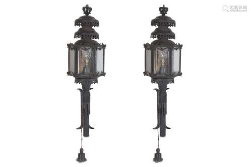 A PAIR OF EARLY 19TH CENTURY PATINATED METAL CARRIAGE LAMPS of hexagonal form each with five