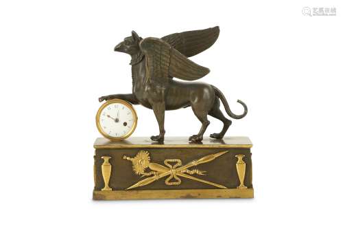 A FINE EARLY 19TH CENTURY REGENCY PERIOD GILT AND PATINATED BRONZE MANTEL CLOCK OF SMALL SIZE