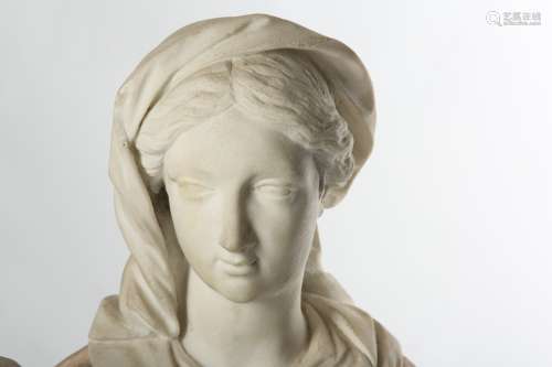 AN EARLY 18TH CENTURY ROMAN VARIEGATED AND CARRARA MARBLE FIGURE OF THE MADONNA AND CHILD in the