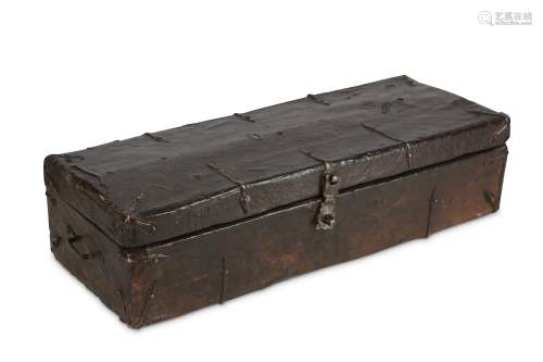 A 16TH / 17TH CENTURY SPANISH CUIR BOUILLI AND IRON BOUND CASKET / DOCUMENT BOX the leather