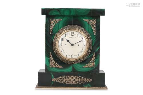 AN EARLY 20TH CENTURY MALACHITE AND SILVERED METAL MOUNTED DESK CLOCK SIGNED 'TIFFANY & CO.' of