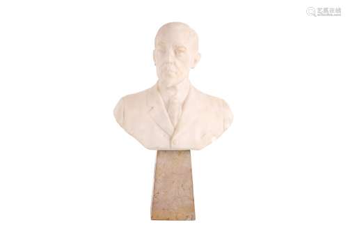 AN EARLY 20TH CENTURY ALABASTER BUST OF A MAN looking to dexter and wearing a jacket and tie, on a
