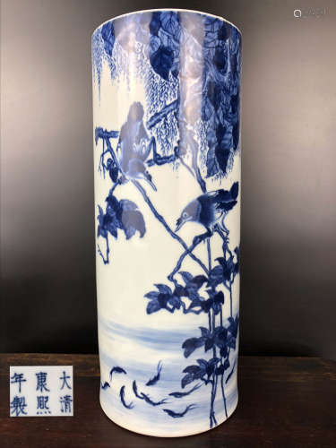 A BLUE AND WHITE FLORAL&BIRD PATTERN BRUSH POT