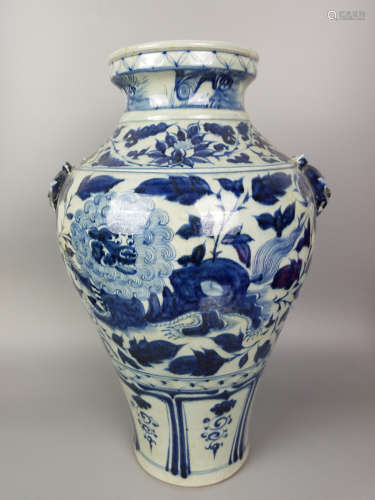 A BLUE AND WHITE LION PATTERN VASE