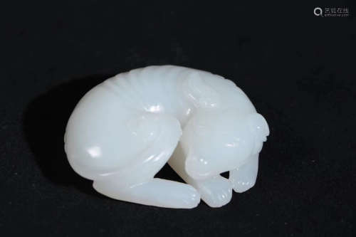 A HETIAN WHITE JADE CARVED DOG SHAPE PENDANT