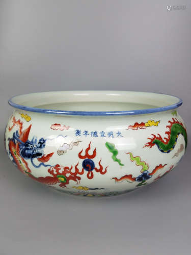 A WUCAI DRAGON PATTERN BRUSH POT