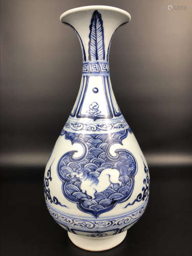A BLUE AND WHITE PEAR-SHAPE VASE