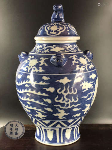 A BLUE AND WHITE PHOENIX PATTERN COVER JAR
