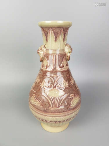 AN UNDERGLAZE RED CHINESE DUCK PATTERN VASE