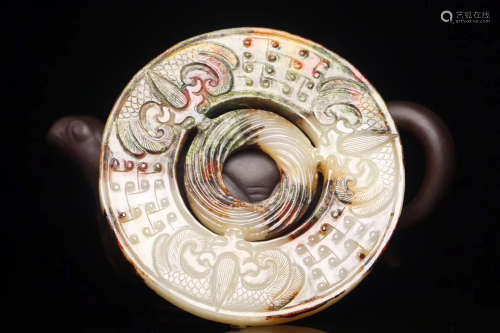 A OLD HETIAN JADE CARVED ROUNG PENDANT